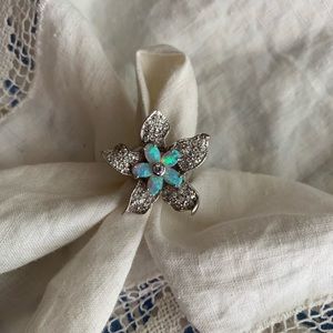 Large Sparkling Flower ring